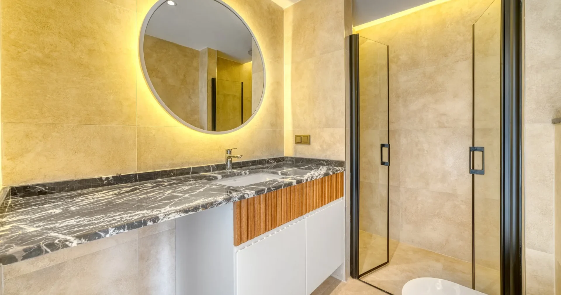 7b912641-d64f-40b8-bc50-4541eda6a318