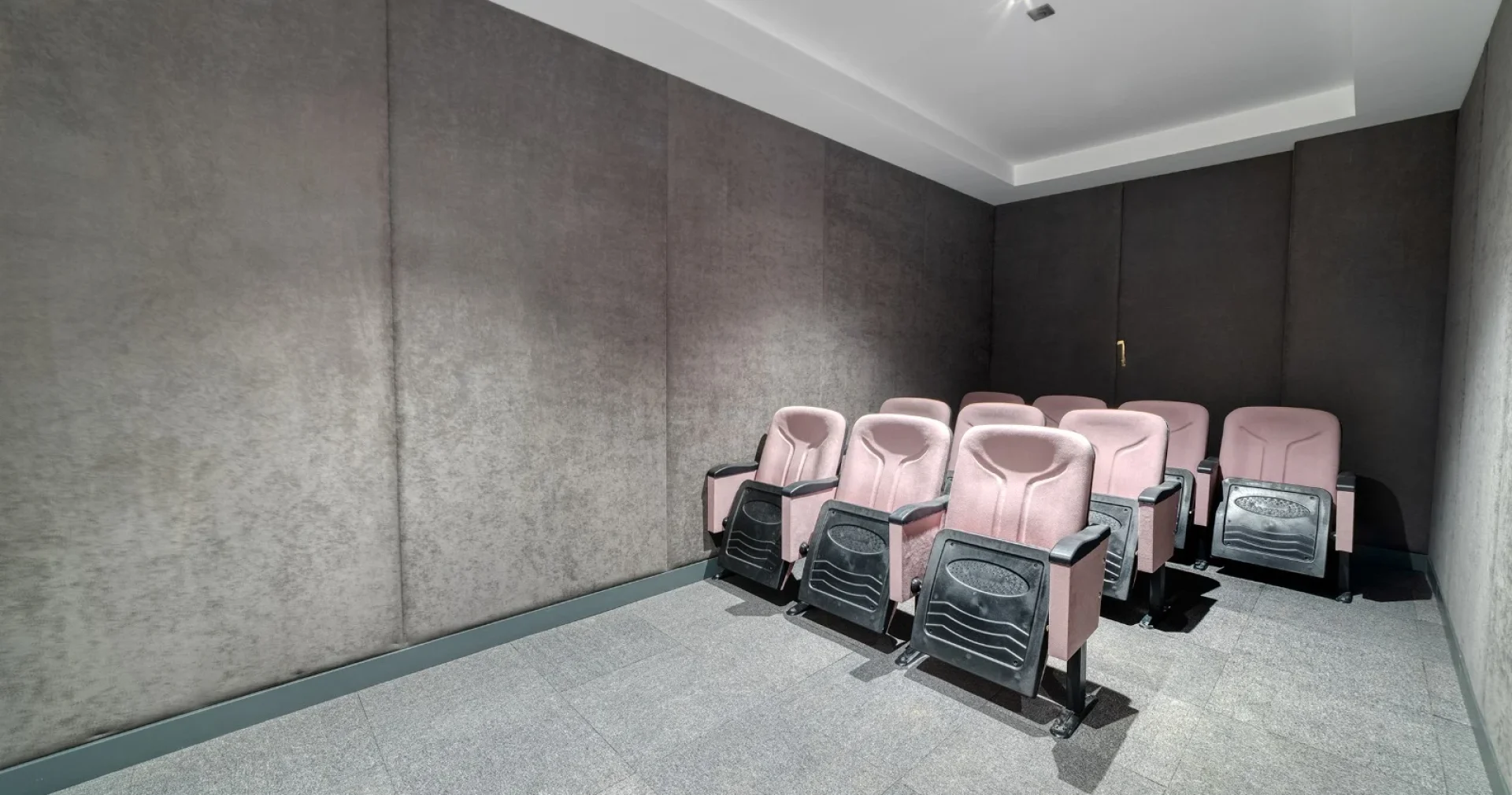 d128b099-8c6c-4f79-918f-4fc3f8f3079a